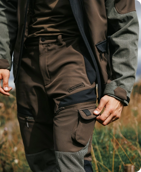 Функциональный карман на брюках Mossberg.
