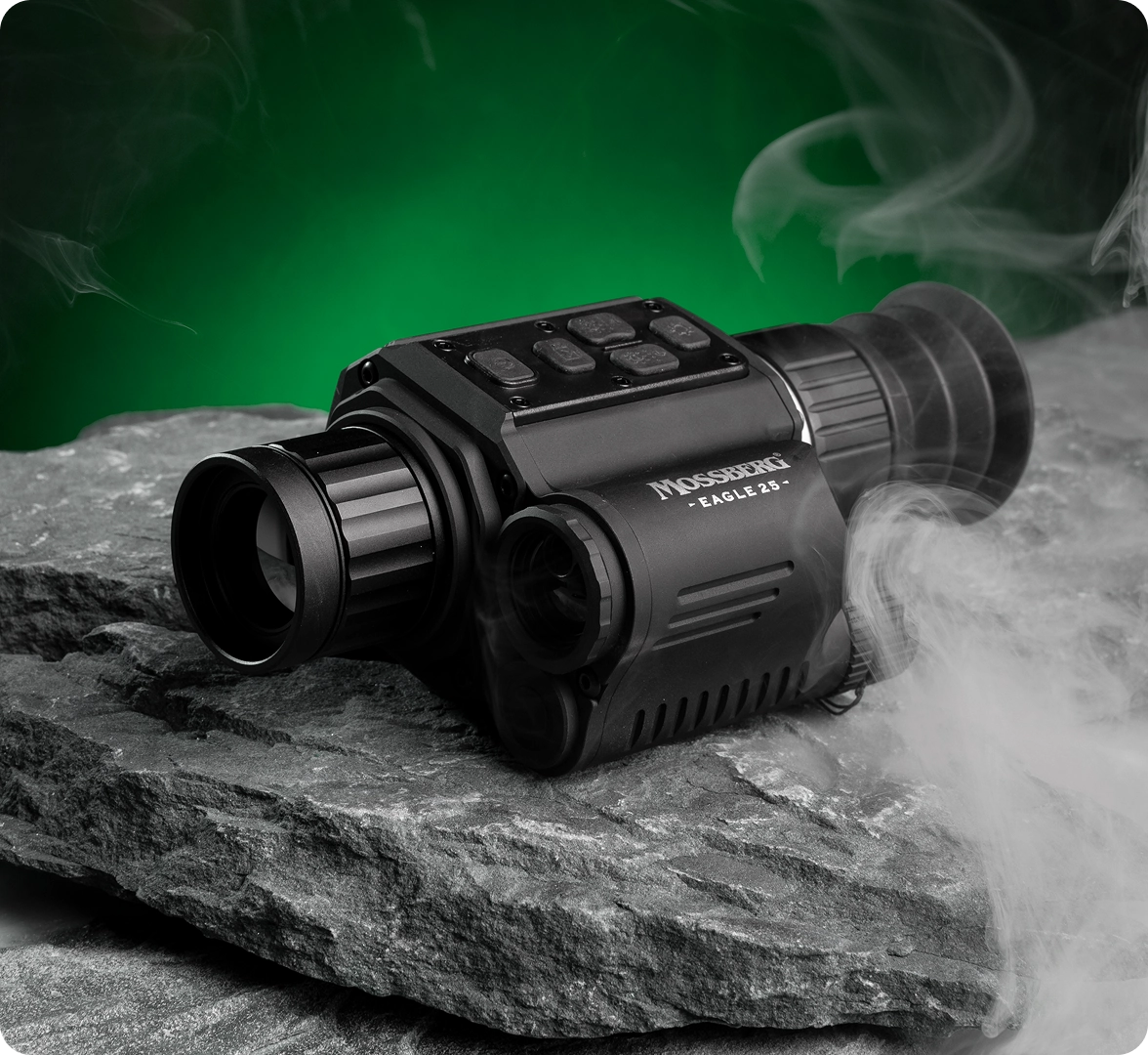 Демонстрация тепловизионного прицела Mossberg Eagle S25 LRF на левой стороне.